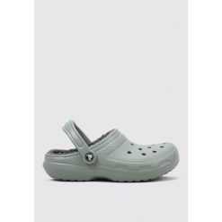 Sandały CROCS CLASSIC LINED CLOG Zielony. Zielone sandały Crocs, bez wzorów, z gumy, bez obcasa, bez zapięcia. Za 319.21 zł.