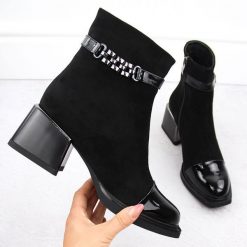 Botki damskie na ozdobnym obcasie czarne D&A S.Barski Premium Collection MR880-018. Czarne botki S.BARSKI, z aplikacjami, ze skóry ekologicznej, bez obcasa, bez zapięcia. Za 165.00 zł.