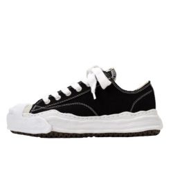 Maison Mihara Yasuhiro Hank Black. Czarne trampki Converse, bez wzorów, bez zapięcia. W wyprzedaży za 1,243.94 zł.