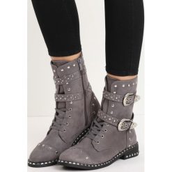 Szare Botki Cramp Iron. Szare botki Born2be, bez wzorów, z okrągłym noskiem, bez obcasa, na płaskiej podeszwie, bez zapięcia. Za 89.99 zł.