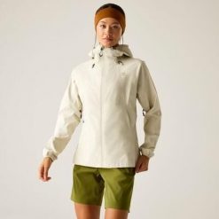 Damska wodoodporna kurtka Torrek Breathe Easy. Białe kurtki sportowe Dare 2b, bez wzorów, bez kaptura, trekkingowe. Za 499.99 zł.