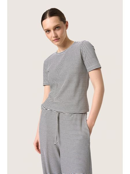 SAINT TROPEZ Koszulka "Soaked in Luxury" w kolorze czarnym rozmiar: L. Czarne bluzki Saint Tropez, l, bez wzorów, bez kołnierzyka, bez ramiączek. Za 96.60 zł.