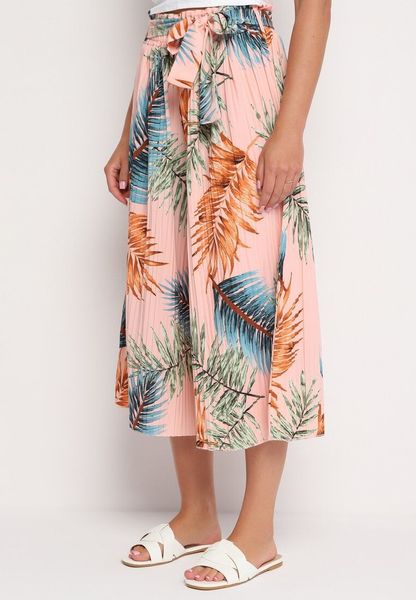 Różowe Spodnie Plisowane Typu Palazzo z Gumką w Pasie o Długości 3/4 Hiefia. Czerwone spodnie materiałowe Born2be, na co dzień, l, bez wzorów, z bawełny. Za 39.99 zł.