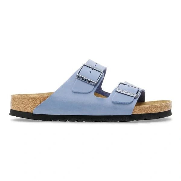 BIRKENSTOCK Arizona SFB LEOI Elemental Blue Klapki damskie. Niebieskie klapki Birkenstock, bez wzorów, z nubiku, z otwartym noskiem, bez obcasa. Za 489.99 zł.