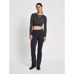 Damski crop top Hummel MT Saga. Czarne topy Hummel, l, bez wzorów, bez kołnierzyka, bez ramiączek. Za 167.00 zł.