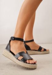 Czarne Sandały VICES na Platformie z Plecionką i Wycięciami Helimis. Czarne sandały Renee, bez wzorów, z koronki, bez obcasa, na platformie, bez zapięcia. Za 99.99 zł.