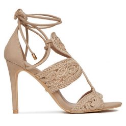 Sandały DeeZee. Brązowe sandały DeeZee, bez wzorów, bez obcasa, na szpilce, bez zapięcia. Za 159.99 zł.