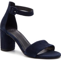 Sandały VAGABOND - Penny 4738-040-64 Dk Blue. Niebieskie sandały Vagabond, bez wzorów, ze skóry, bez obcasa, na obcasie, bez zapięcia. W wyprzedaży za 299.00 zł.