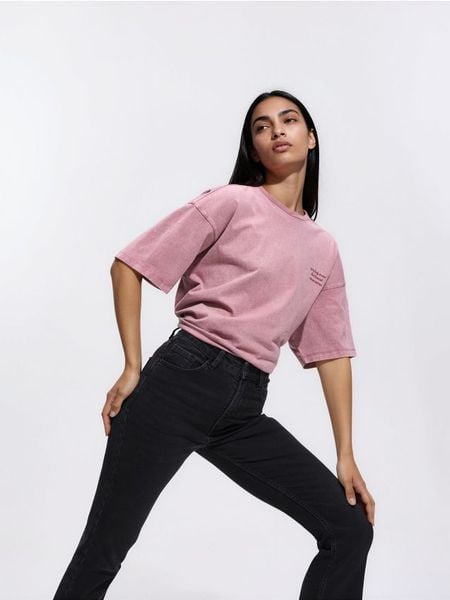 Jeansy flare z krótszą nogawką - czarny. Czarne jeansy Reserved, bez wzorów. Za 129.99 zł.