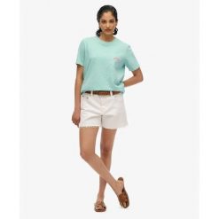 Damska koszulka z kieszonką Superdry Garment Dye Essential. Zielone bluzki Superdry, bez wzorów, bez kołnierzyka, bez ramiączek. W wyprzedaży za 106.60 zł.