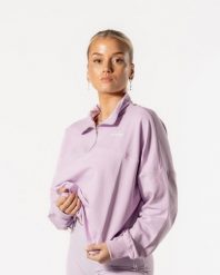 Damska bluza Luxe z krótkim zamkiem, oversize, ze ściągaczem w pasie – liliowy. Czerwone bluzy AESTHETIC WOLF, s, bez wzorów, z bawełny, bez kaptura. Za 149.99 zł.