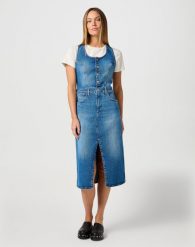 WRANGLER DAMSKA JEANSOWA SUKIENKA WRANGLER THE DRESS WRANGLER WRUGGED 112362611. Sukienki Wrangler, m, bez wzorów, z jeansu, bez kołnierzyka, bez ramiączek. Za 199.99 zł.