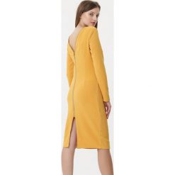 Żółta Sukienka Aerith. Żółte sukienki Born2be, na co dzień, na jesień, l, bez wzorów, eleganckie, bez kołnierzyka, bez ramiączek, maxi, dopasowane. Za 79.99 zł.