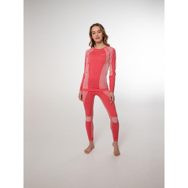 Spodnie damskie Protest CASEY thermo pants. Czerwone spodnie sportowe Protest, na lato, xl, bez wzorów, trekkingowe. Za 279.99 zł.