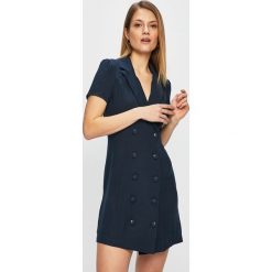 Glamorous - Sukienka. Niebieskie sukienki Glamorous, na co dzień, s, bez wzorów, z materiału, casualowe, bez kołnierzyka, bez ramiączek, mini, proste. W wyprzedaży za 129.90 zł.