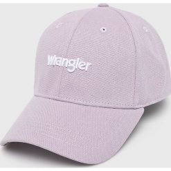 Wrangler - Czapka. Fioletowe czapki Wrangler, bez wzorów, z bawełny. W wyprzedaży za 69.90 zł.