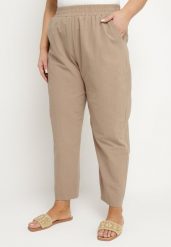 Ciemnobeżowe Klasyczne Spodnie Bawełniane z Gumką w Pasie Olozi. Brązowe spodnie materiałowe Born2be, na co dzień, plus size, bez wzorów, z bawełny, plus size. W wyprzedaży za 63.99 zł.