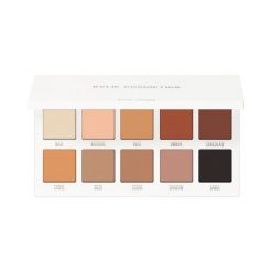 KYLIE COSMETICS Pressed Powder Palette - The Classic Matte Palette Cienie do powiek 16 g CLASSIC MATTE. Cienie do powiek KYLIE COSMETICS. Za 132.00 zł.