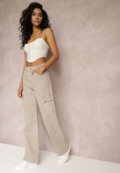 Ciemnobeżowe Jeansy Cargo High Waist z Kieszeniami Anora. Brązowe jeansy Renee, l, bez wzorów, z podwyższonym stanem. W wyprzedaży za 119.99 zł.