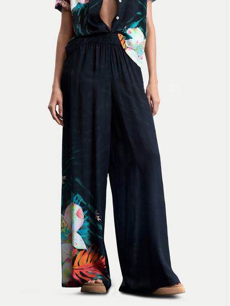 Desigual Spodnie materiałowe Daikiri 26SWPW52 Czarny Regular Fit. Czarne spodnie materiałowe Desigual, xs, bez wzorów, z materiału. Za 226.99 zł.