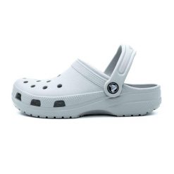 Kapcie Crocs Classic Sabot U Dorosłych. Białe obuwie domowe Crocs, bez wzorów, z materiału, bez zapięcia. Za 363.00 zł.