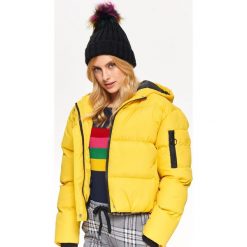 CZAPKA DAMSKA Z POMPONEM. Czarne czapki TROLL, bez wzorów, z dzianiny. W wyprzedaży za 19.99 zł.