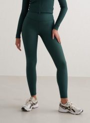 Damskie legginsy wysoki stan, kieszonka Ribbed Performance ciemnoszmaragdowe. Zielone legginsy AIM'N, l, bez wzorów, z elastanu, z podwyższonym stanem, na fitness i siłownię. Za 258.00 zł.