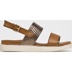 Wrangler - Sandały. Brązowe sandały Wrangler, bez wzorów, z gumy, bez obcasa, na szpilce, bez zapięcia. W wyprzedaży za 159.90 zł.