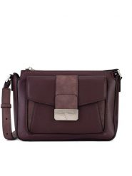 U.S. Polo Assn. Torebka BIUXT8424WVP Fioletowy. Fioletowe torebki klasyczne U.S. Polo Assn., bez wzorów, z tworzywa sztucznego, bez dodatków. Za 269.99 zł.