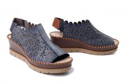 RIEKER 60355-14 blue, sandały damskie. Niebieskie sandały Rieker, w ażurowe wzory, z gumy, bez obcasa, na koturnie, bez zapięcia. Za 339.90 zł.