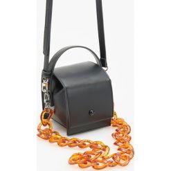 Kuferek z ozdobnym łańcuchem - Czarny. Kufry i kosmetyczki Reserved. Za 159.99 zł.