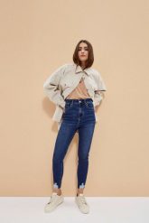 Jeansy extra high waist. Niebieskie jeansy MOODO, xs, bez wzorów, z podwyższonym stanem. W wyprzedaży za 44.99 zł.