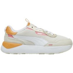 Buty damskie Puma Runtamed Platform. Białe obuwie sportowe Puma, bez zapięcia, trekkingowe. Za 269.50 zł.