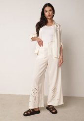 Beżowy Rustykalny Komplet z Bawełną z Ażurowym Wzorem Spodnie i Koszula Anael. Brązowe koszule Born2be, m, z aplikacjami, z bawełny, eleganckie, bez kołnierzyka, bez ramiączek. Za 149.99 zł.