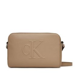 Torebka Calvin Klein Jeans. Brązowe listonoszki Calvin Klein Jeans, bez wzorów, z jeansu, bez dodatków. Za 179.99 zł.