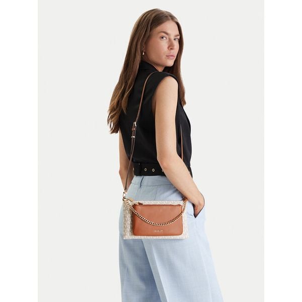 Torebka MICHAEL Michael Kors. Białe listonoszki MICHAEL Michael Kors, bez wzorów, bez dodatków. Za 576.99 zł.