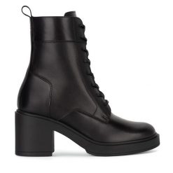 Botki Gino Rossi. Czarne botki Gino Rossi, bez wzorów, bez obcasa, na słupku, bez zapięcia. Za 244.99 zł.