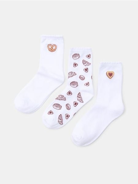 Skarpetki z bawełną z haftem 3 pack - biały. Białe skarpety Sinsay, bez wzorów, z bawełny. Za 12.99 zł.