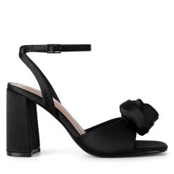Sandały JENNY. Czarne sandały Jenny, bez wzorów, bez obcasa, na słupku, bez zapięcia. Za 149.99 zł.