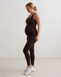 Damskie legginsy ciążowe, z wysokim stanem, squat proof Sense czekoladowe. Brązowe legginsy AIM'N, xs, bez wzorów, z elastanu, z podwyższonym stanem, długie. Za 301.00 zł.