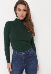 Ciemnozielony Dopasowany Sweter Golf z Ozdobnymi Guzikami Oppanla. Zielone golfy Born2be, z aplikacjami, z dzianiny, bez ramiączek. Za 39.99 zł.