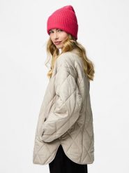 Pieces Czapka dzianinowa w kolorze różowym rozmiar: onesize. Różowe czapki Pieces, bez wzorów, z dzianiny. Za 50.59 zł.