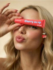 Balsam do ust Cherry Me Up! - różowy. Balsamy do ust Sinsay. Za 9.99 zł.