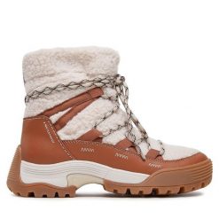 Botki Clarks. Brązowe botki Clarks, bez wzorów, bez obcasa, na płaskiej podeszwie, bez zapięcia. Za 969.99 zł.