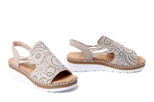 RIEKER V1246-62 beige, sandały damskie. Brązowe sandały Rieker, bez wzorów, bez obcasa, na koturnie, bez zapięcia. Za 230.93 zł.