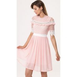Różowa Sukienka Overcompensate. Czerwone sukienki Born2be, na lato, l, bez wzorów, z materiału, bez kołnierzyka, bez ramiączek, mini. Za 79.99 zł.