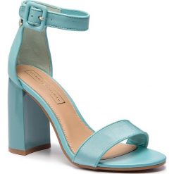 Sandały TOMMY HILFIGER - Heeled Sandal Tommy Pastel FW0FW04116 Aqua Haze 447. Niebieskie sandały TOMMY HILFIGER, bez wzorów, z materiału, bez obcasa, na obcasie, bez zapięcia. W wyprzedaży za 379.00 zł.