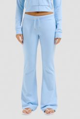 JUICY COUTURE Błękitne damskie spodnie dresowe Single Jersey Apollo Low Rise, Rozmiar L. Niebieskie spodnie dresowe Juicy Couture, l, bez wzorów, z dresówki. W wyprzedaży za 159.99 zł.