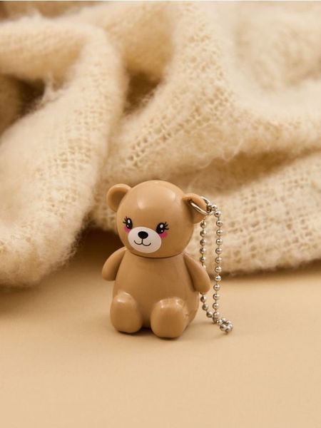 Błyszczyk w kształcie misia - kremowy. Błyszczyki Sinsay. Za 9.99 zł.