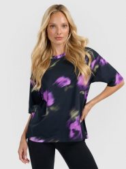 4F T-shirt oversize z nadrukiem damski - czarna S. Czarne t-shirty 4f, s, bez wzorów, z materiału, bez kołnierzyka, bez ramiączek. Za 79.99 zł.